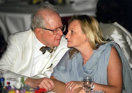 Friedrich Flick s manelkou Ingrid v roce 1998